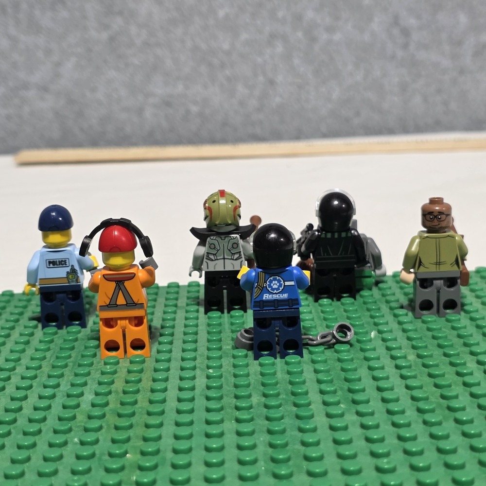 LEGO Minifigures Lot of 6 w/ Accessories Police Officer & More - Picture 11 of 11